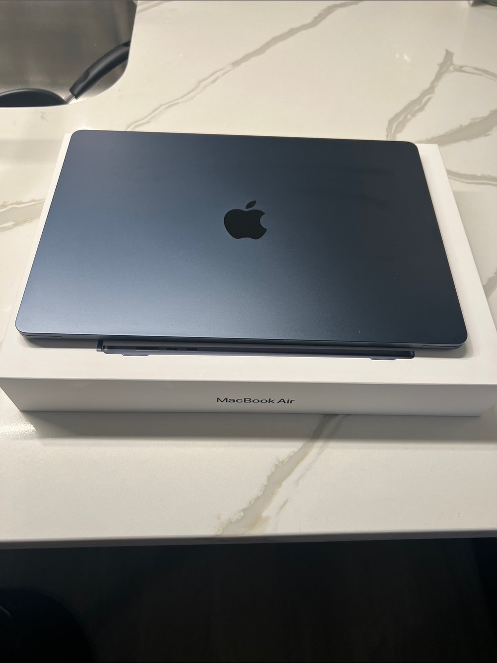 Apple MacBook Air - 15 “ midnight color